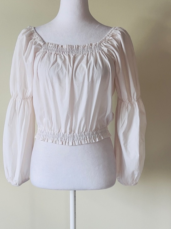 Tops - Off-Shoulder Smocked Waist Long Sleeve Women's Top in Light Cream EUC Size S/M